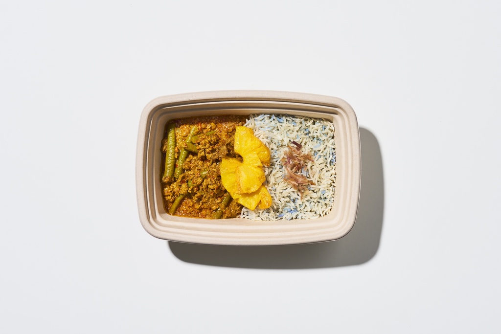 Blue Pea Lemongrass Rice with Spicy Beef