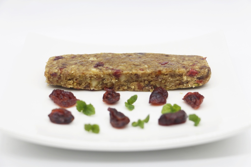 [CLsn1a] Fruity Activated Nuts Granola Bar